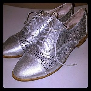 Silver Dara Oxfords